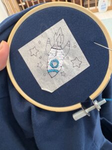 無地のTシャツにワンポイント刺繍