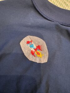 無地のTシャツにワンポイント刺繍